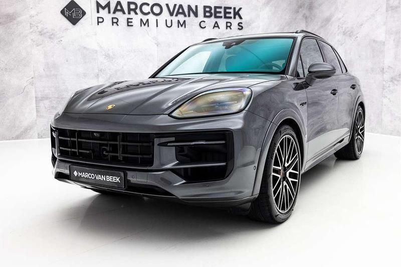 Occasion Porsche Cayenne 470 PK (345 kW) 2025 M7q kwartsietgrijs metallic SUV