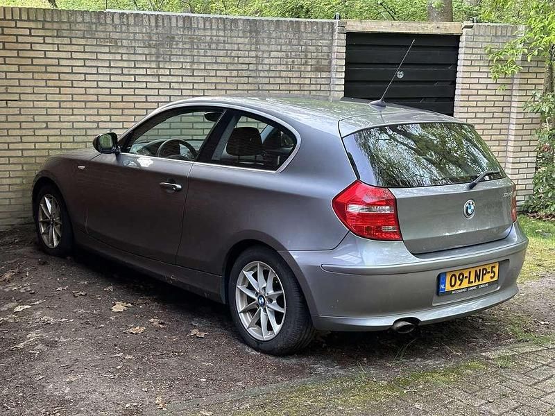 Grijs Gebruikt 2010 BMW 118 Hatchback | € 999 (Super prijs) - Afbeelding 1/3