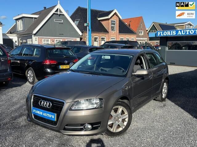 Grijs, metallic lak Gebruikt 2011 Audi A3 Sportback Attraction Hatchback | € 4.995 (Goede deal) - Afbeelding 1/4