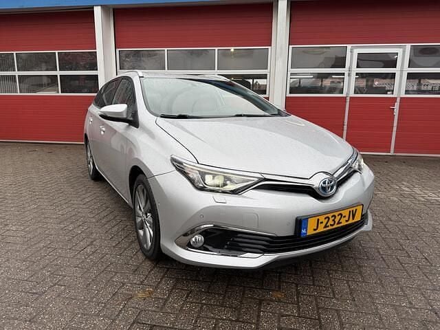 Grijs (metallic) Gebruikt 2017 Toyota Auris Touring Sports Executive Stationwagen | € 14.850 (Eerlijke prijs) - Afbeelding 1/4