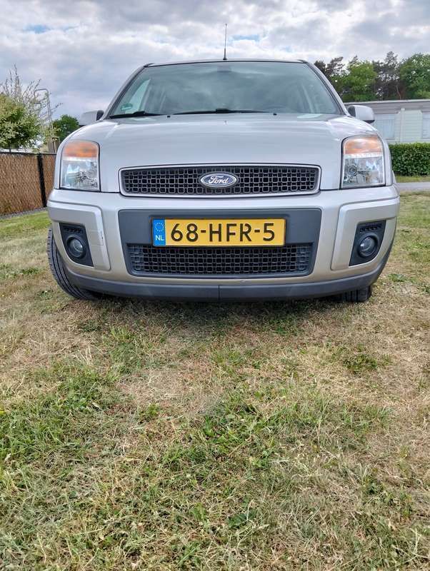 Zilver Gebruikt 2008 Ford Fusion Futura MPV | € 2.950 (Goede deal) - Afbeelding 1/4