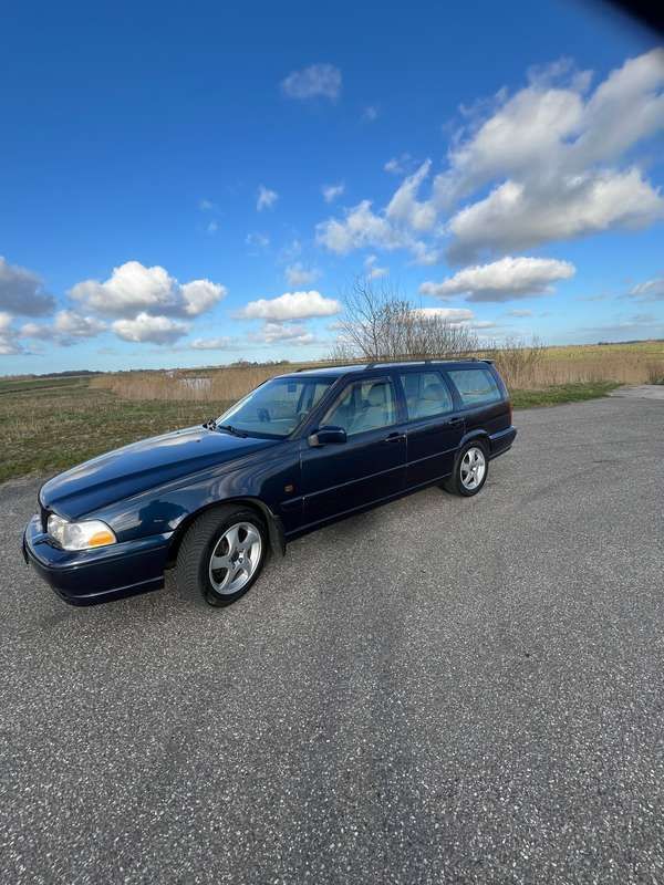 Blauw Gebruikt 2000 Volvo V70 Stationwagen | € 1.999 (Eerlijke prijs) - Afbeelding 1/4