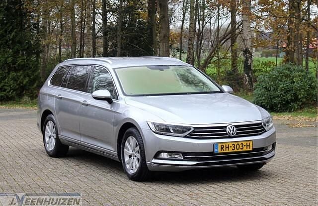 Grijs Gebruikt 2017 VW Passat Comfortline Stationwagen | € 10.999 (Goede deal) - Afbeelding 1/4