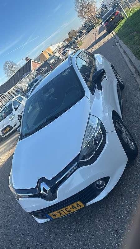 Wit Gebruikt 2014 Renault Clio GrandTour Dynamique Stationwagen | € 4.100 (Iets duurder) - Afbeelding 1/3