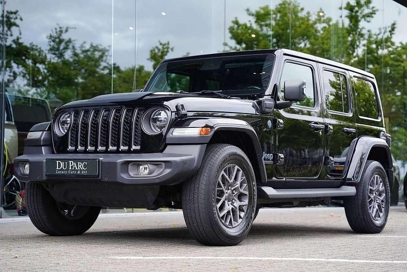 Zwart Gebruikt 2022 Jeep Wrangler Unlimited Sahara SUV | € 58.888 (Eerlijke prijs) - Afbeelding 1/4