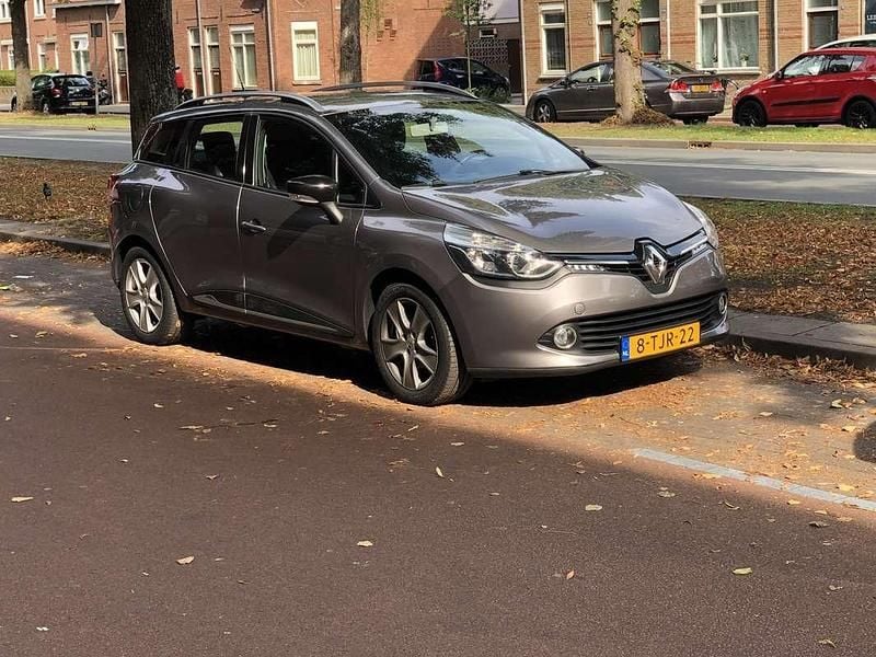 Grijs Occasion 2014 Renault Clio GrandTour Expression Stationwagen | € 3.750 (Goede deal) - Afbeelding 1/4