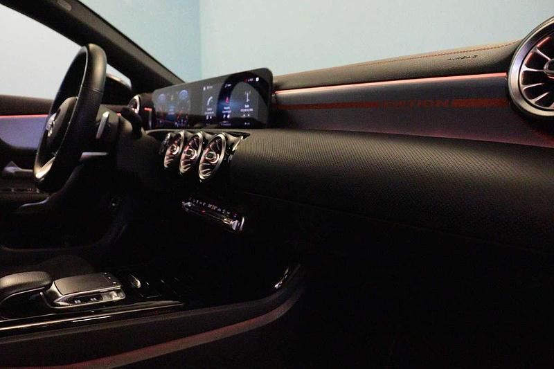 Occasion Mercedes CLA250 Premium 225 PK (165 kW) 2019 Zwart (metallic) Sedan