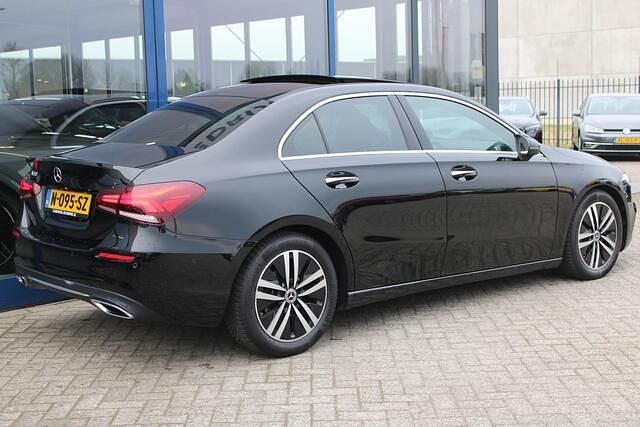 Occasion Mercedes A180 Business 136 PK (100 kW) 2022 Zwart Sedan