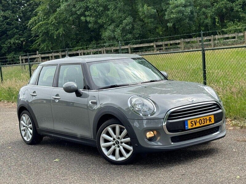 Grijs Gebruikt 2017 Mini Cooper D Pepper Hatchback | € 9.950 - Afbeelding 1/4