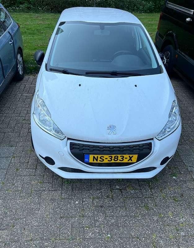 Wit Gebruikt 2014 Peugeot 208 Access Hatchback | € 2.500 (Super prijs) - Afbeelding 1/4