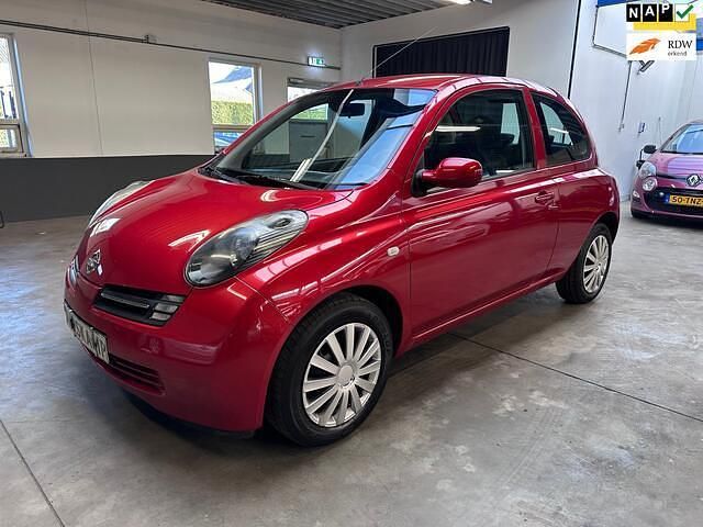 Rood (metallic) Occasion 2004 Nissan Micra Hatchback | € 1.450 (Eerlijke prijs) - Afbeelding 1/4