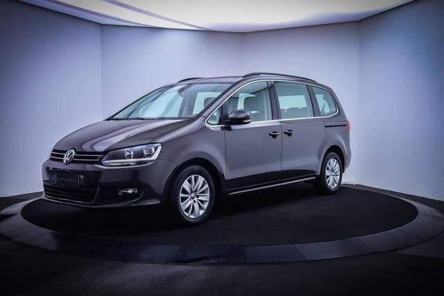 Grijs, metallic lak Gebruikt 2022 VW Sharan Comfortline MPV | € 39.950 (Eerlijke prijs) - Afbeelding 1/4