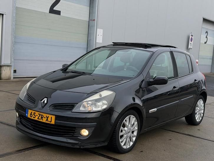 Zwart Occasion 2008 Renault Clio II Rip Curl Hatchback | € 1.499 (Goede deal) - Afbeelding 1/4