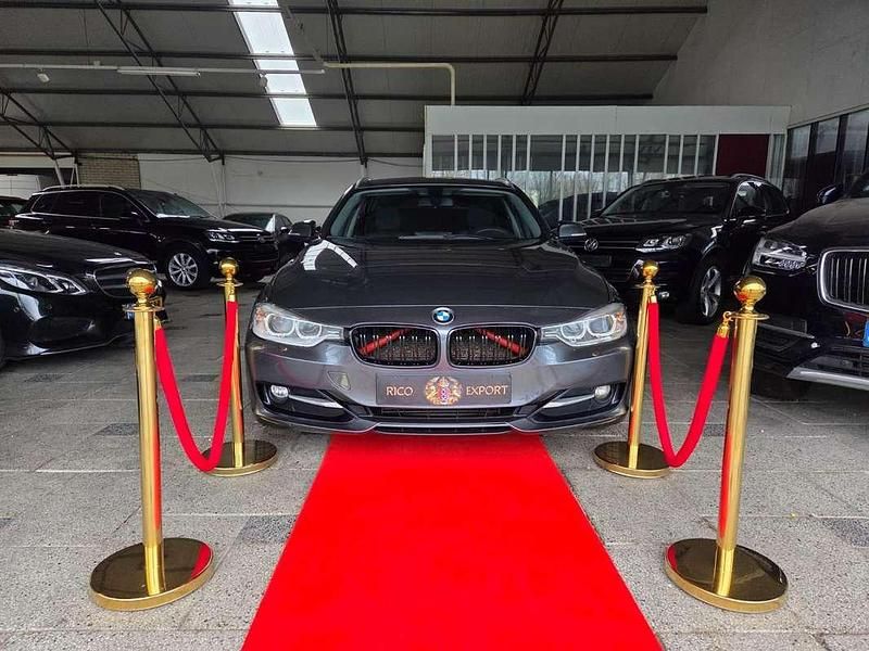 Grijs Gebruikt 2013 BMW 320 Executive Stationwagen | € 5.999 (Super prijs) - Afbeelding 1/3