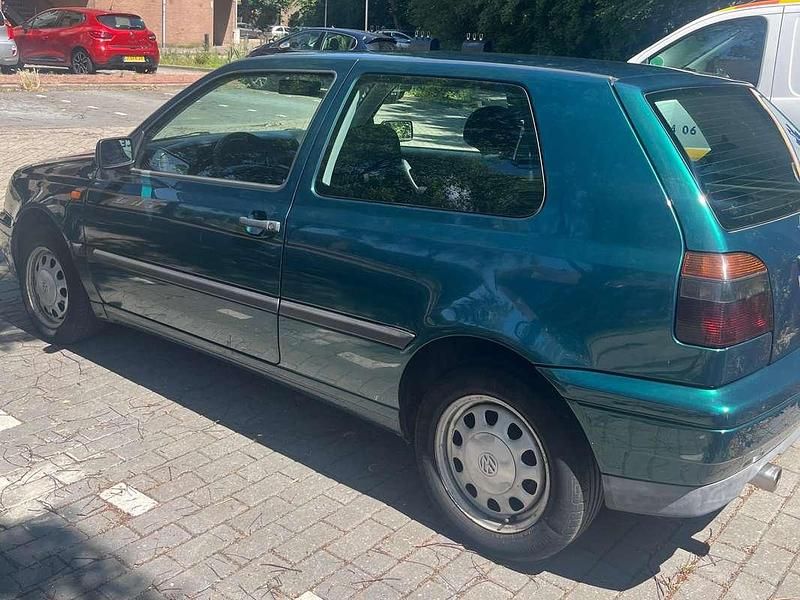 Groen Gebruikt 1996 VW Golf III Hatchback | € 2.000 (Eerlijke prijs) - Afbeelding 1/4