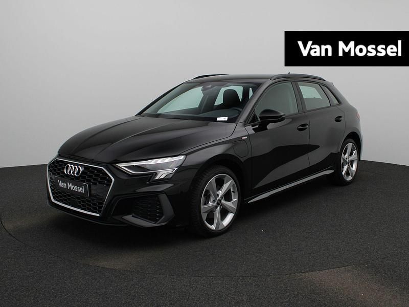 Zwart Gebruikt 2024 Audi A3 Sportback e-tron Advanced Sedan | € 35.900 (Eerlijke prijs) - Afbeelding 1/4
