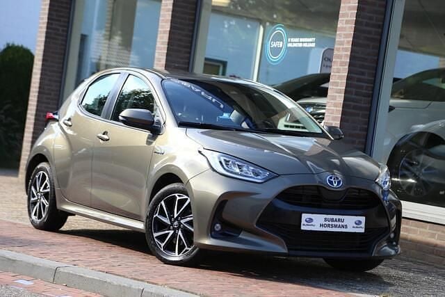 Bruin Gebruikt 2021 Toyota Yaris Team Hatchback | € 19.950 (Eerlijke prijs) - Afbeelding 1/4