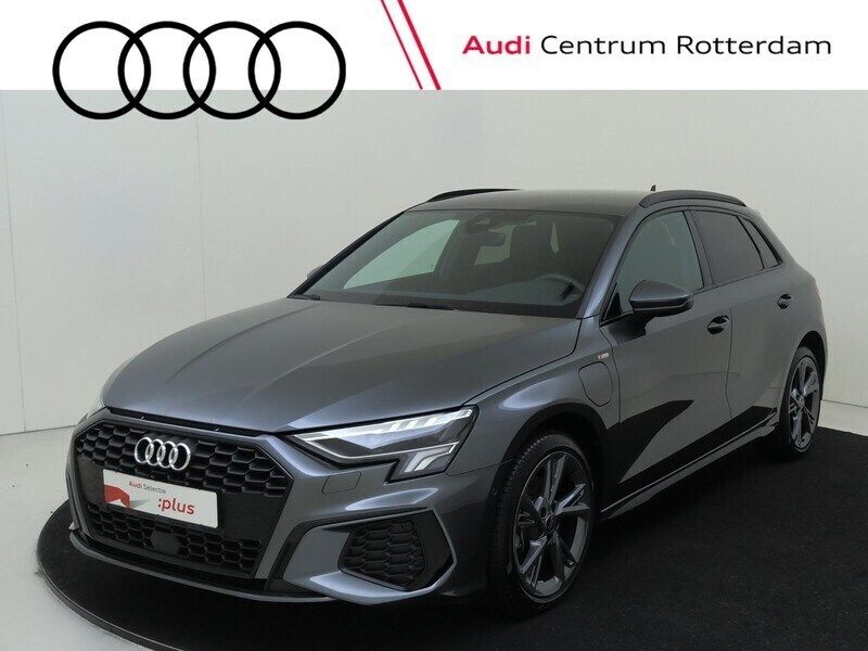 Grijs Gebruikt 2024 Audi A3 Sportback Basis Hatchback | € 38.450 (Iets duurder) - Afbeelding 1/4