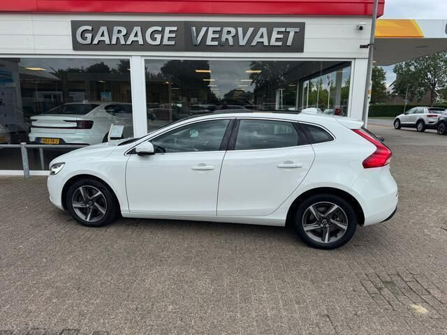 Hatchback Gebruikt 2017 Volvo V40 Stationwagen | € 15.950 (Goede deal) - Afbeelding 1/3