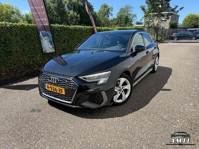 Zwart Gebruikt 2023 Audi A3 Sportback Comfort Hatchback | € 29.900 (Iets duurder) - Afbeelding 1/4