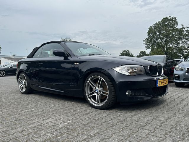 Carbon black metallic (zwart metallic) Gebruikt 2013 BMW 120 Exclusive Hatchback | € 4.045 - Afbeelding 1/4