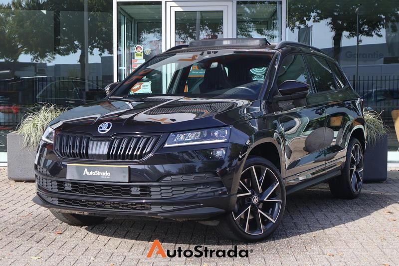 Zwart Gebruikt 2020 Skoda Karoq SportLine SUV | € 28.900 (Iets duurder) - Afbeelding 1/4