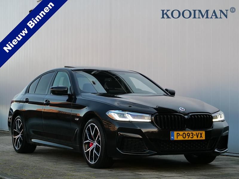 Zwart Gebruikt 2022 BMW 520 Sedan | € 37.950 (Eerlijke prijs) - Afbeelding 1/4