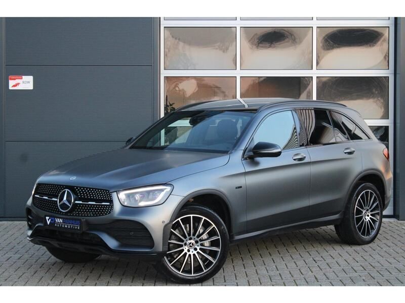 Grijs Gebruikt 2020 Mercedes GLC300 AMG line SUV | € 38.800 - Afbeelding 1/4