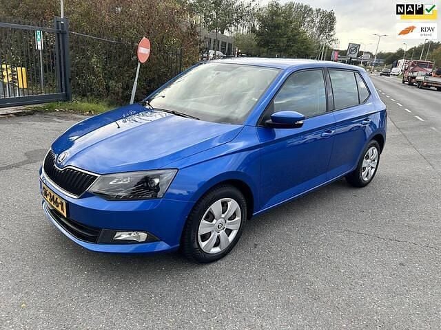 Blauw Gebruikt 2018 Skoda Fabia Ambition Hatchback | € 7.995 (Eerlijke prijs) - Afbeelding 1/4