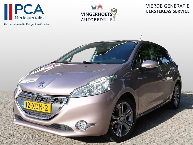 Grijs Gebruikt 2012 Peugeot 208 Allure Hatchback | € 5.700 (Eerlijke prijs) - Afbeelding 1/4