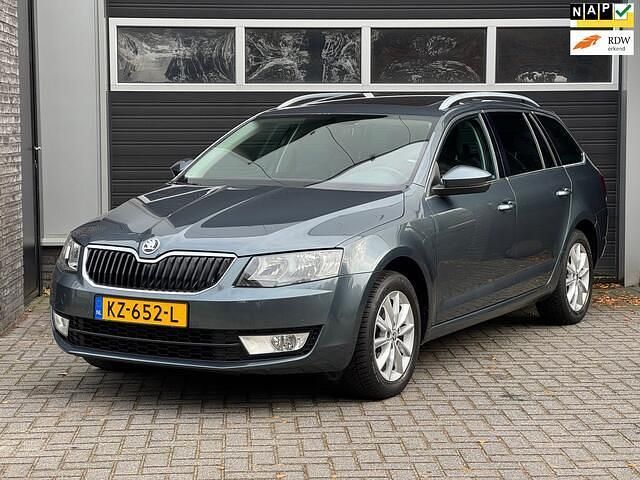 Grijs Gebruikt 2017 Skoda Octavia Ambition Stationwagen | € 8.950 (Super prijs) - Afbeelding 1/4