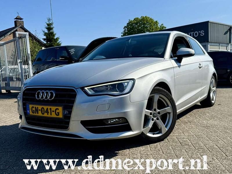 Grijs Gebruikt 2014 Audi A3 Ambition Hatchback | € 6.999 (Eerlijke prijs) - Afbeelding 1/4