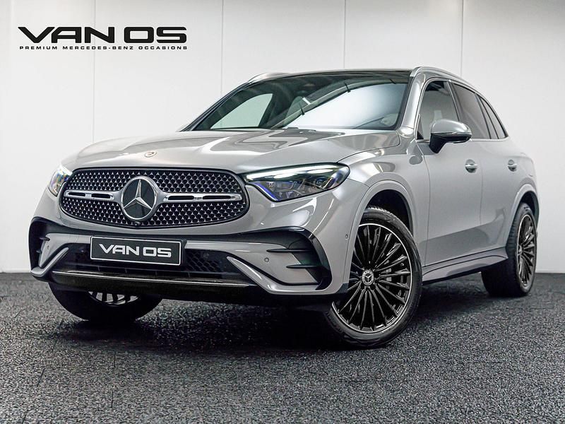 Grijs, metallic lak Gebruikt 2024 Mercedes GLC300 AMG line SUV | € 76.995 (Duur) - Afbeelding 1/4