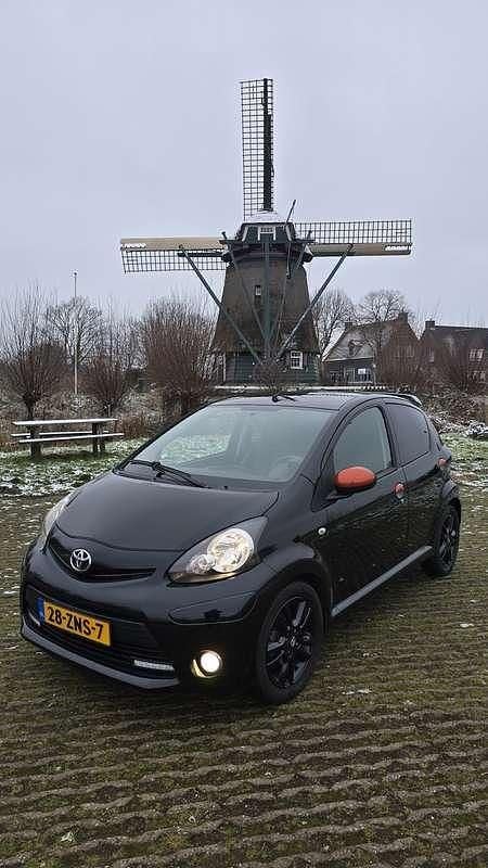 Occasion Toyota Aygo 68 PK (50 kW) 2013 Zwart Hatchback