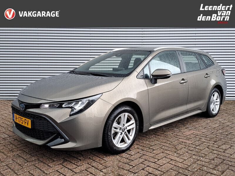 Groen metallic Gebruikt 2022 Toyota Corolla Active Stationwagen | € 23.495 (Eerlijke prijs) - Afbeelding 1/4