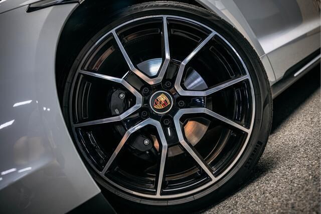 Occasion Porsche Taycan Performance Package 319 kW (435 PK) 2023 Grijs Sedan