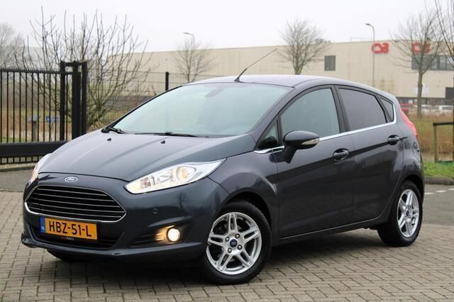Occasion Ford Fiesta Style 101 PK (74 kW) 2015 Grijs Hatchback
