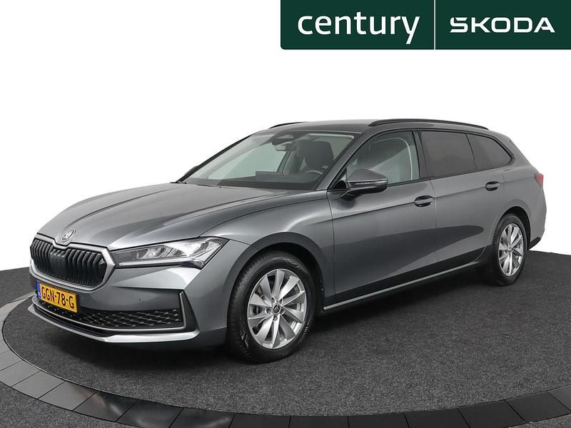 Grijs Occasion 2024 Skoda Superb First Edition Stationwagen | € 36.900 (Eerlijke prijs) - Afbeelding 1/4