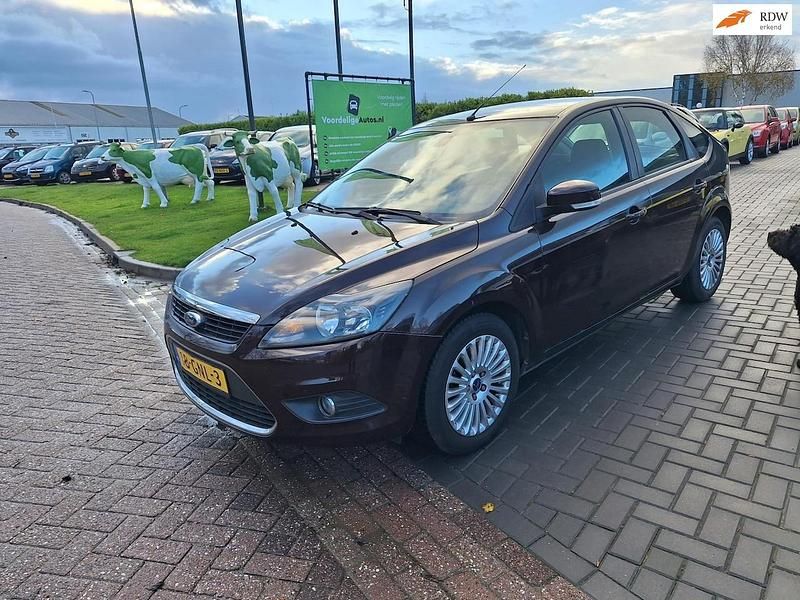 Paars Gebruikt 2008 Ford Focus Titanium Hatchback | € 1.899 (Goede deal) - Afbeelding 1/4
