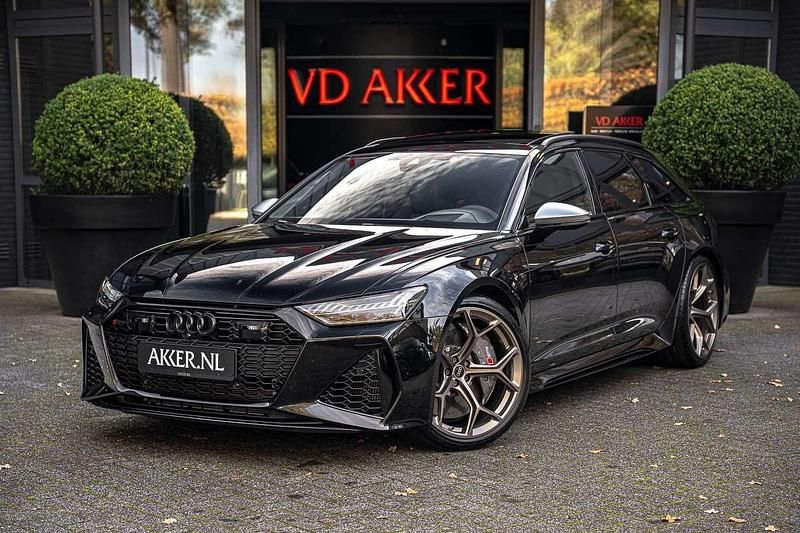 Zwart (metallic) Gebruikt 2023 Audi RS6 Design Stationwagen | € 142.880 - Afbeelding 1/4