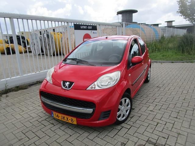 Rood Gebruikt 2009 Peugeot 107 Hatchback | € 2.450 (Goede deal) - Afbeelding 1/4