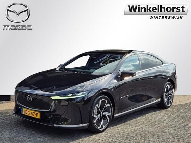 Zwart Nieuw 2025 Mazda 6e Takumi-Line Hatchback | € 46.950 (Eerlijke prijs) - Afbeelding 1/4