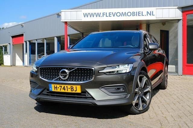 Grijs Gebruikt 2020 Volvo V60 CC Stationwagen | € 31.450 (Eerlijke prijs) - Afbeelding 1/4