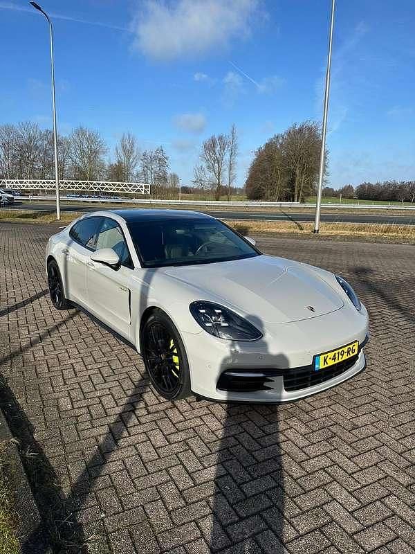 Grijs Occasion 2017 Porsche Panamera Hatchback | € 61.000 (Eerlijke prijs) - Afbeelding 1/4