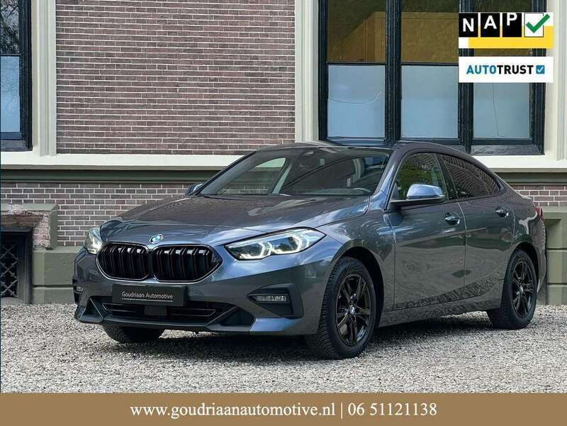 Grijs Gebruikt 2020 BMW 218 Executive Sedan | € 22.900 (Eerlijke prijs) - Afbeelding 1/4