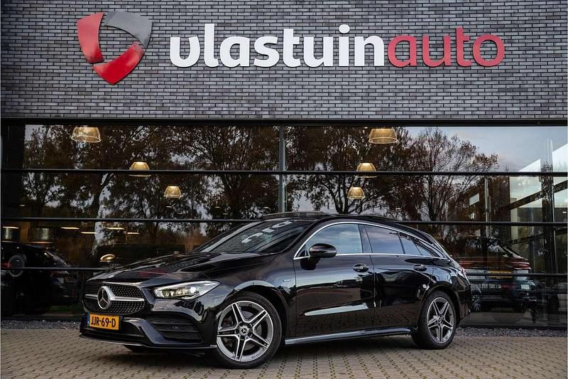 Zwart Gebruikt 2021 Mercedes CLA250e Shooting Brake Premium Plus Stationwagen | € 27.950 (Eerlijke prijs) - Afbeelding 1/4