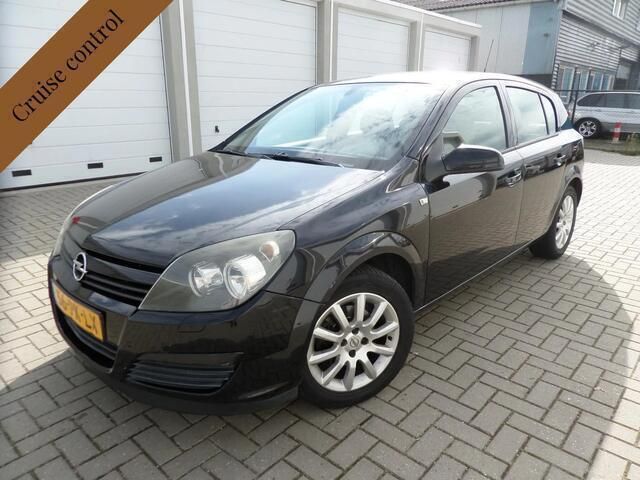Zwart Gebruikt 2004 Opel Astra Enjoy Hatchback | € 1.999 (Iets duurder) - Afbeelding 1/4