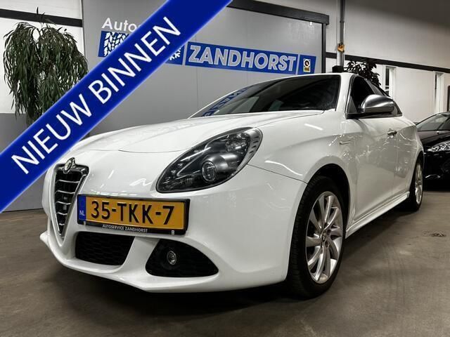 Wit Gebruikt 2012 Alfa Romeo Giulietta Distinctive Hatchback | € 5.995 (Eerlijke prijs) - Afbeelding 1/4