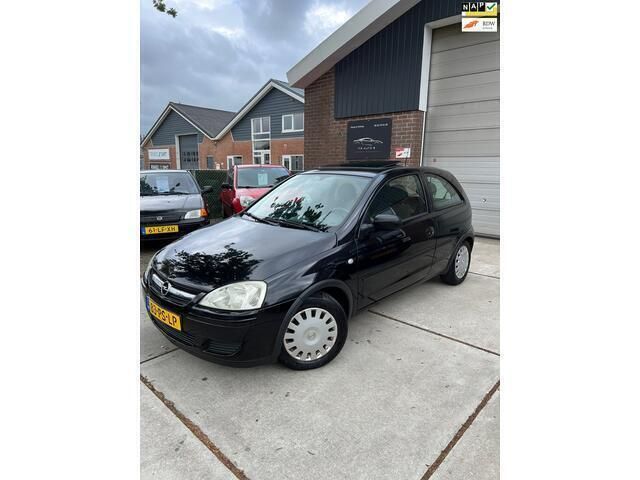 Zwart Gebruikt 2004 Opel Corsa Enjoy Hatchback | € 1.399 (Eerlijke prijs) - Afbeelding 1/4