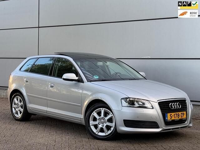 Grijs Gebruikt 2011 Audi A3 Sportback S-Line Hatchback | € 5.450 (Goede deal) - Afbeelding 1/4